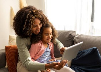 Le Gouvernement guinéen prend des mesures fortes pour protéger les enfants des dangers numériques