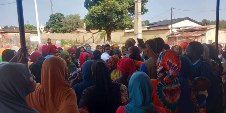 Secteur Djolou Dantary : « Depuis plus d’un mois, nous vivons dans l’obscurité.» Les cris de cœur des populations ce jeudi devant le directeur régional de l&rsquo;EDG de Labé 