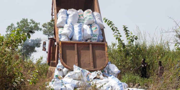 Coyah : 927 tonnes de produits impropres à la consommation enfouies