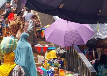 Conakry : Les passerelles transformées en lieux de vente dans l&rsquo;anarchie