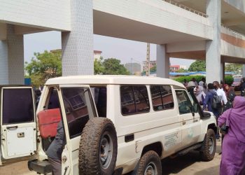 Un hommage poignant à Hadja Bintou Sylla, mère du célèbre journaliste Aboubacar Diallo à l&rsquo;Hôpital Sino-Guinéen