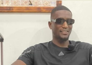 Serhou Guirassy à Conakry : Un retour glorieux et un hommage émouvant à ses racines après les CAF Awards