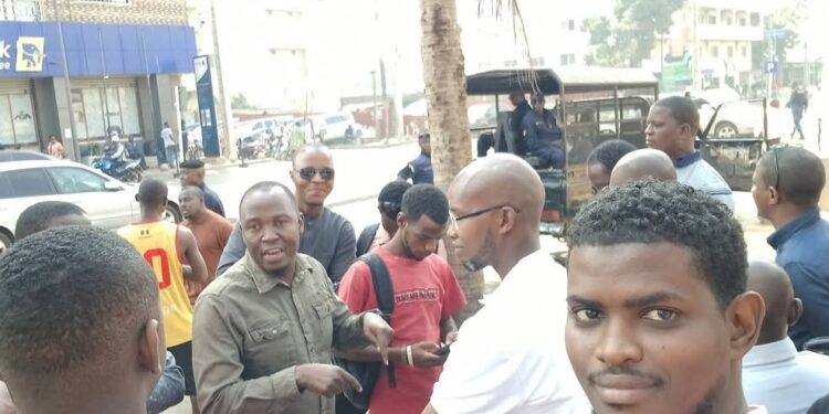 Procès du Président du MoDeL : Interdiction d&rsquo;accès à la salle d&rsquo;audience pour les militants
