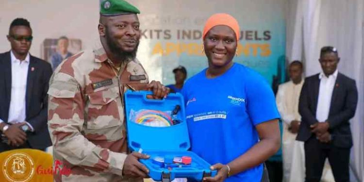 1947 élèves bénéficient de kits individuels pour un apprentissage de qualité