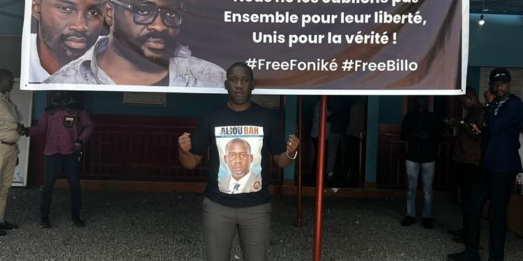 Solidarité du MODEL : Une bandérole en soutien à Foniké Mengué et Billo Bah jusqu&rsquo;à leur libération