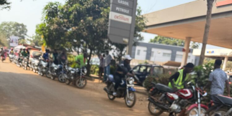 Pénurie d’essence à Conakry : La fin d’année plongée dans le chaos routier (Constat)