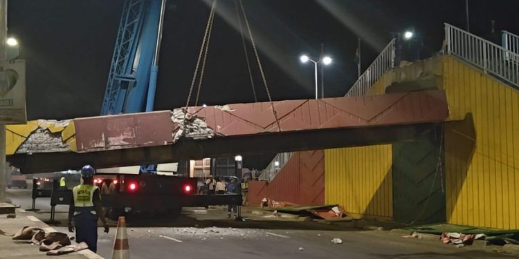 Attention : Travaux sur l&rsquo;autoroute fidel castro avec pose du tablier de la passerelle au niveau du Palais du Peuple dès ce samedi