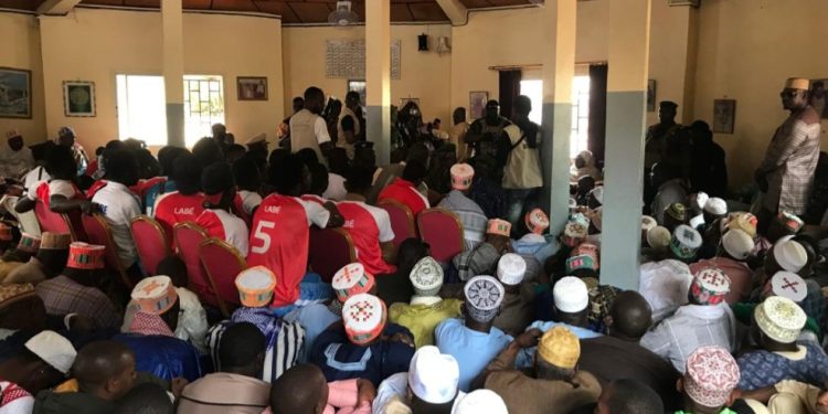 « C’est un deuil pour toute la nation » : Le Premier ministre Amadou Oury Bah présente les condoléances à Labé après la tragédie de N’zérekoré