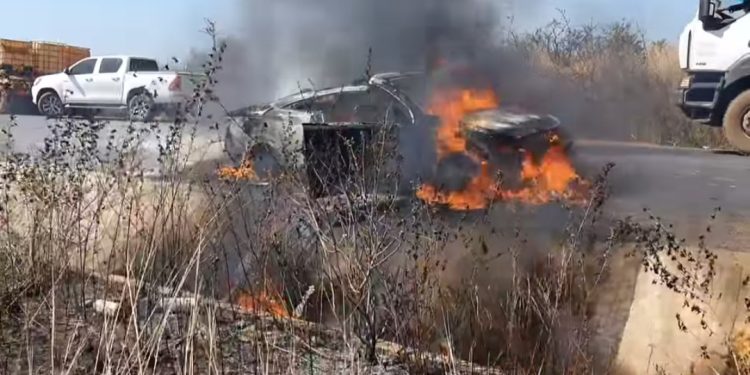 Un incendie spectaculaire sur la route Conakry-Kindia tous les passagers s&rsquo;en sortent indemnes