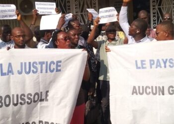 Conakry : Colère des enseignants-chercheurs contre la corruption et le clientélisme, manifestation devant le ministère de l’Enseignement supérieur