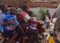 Surcharge des motos-taxis à Conakry : un danger imminent pour les enfants