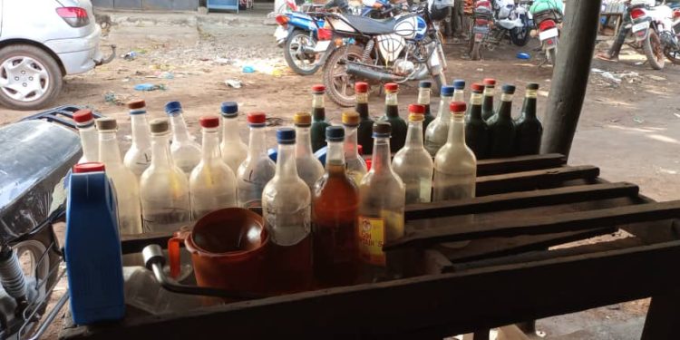 Pénurie de carburant à Conakry : Le marché noir prend le relais à l&rsquo;approche des fêtes