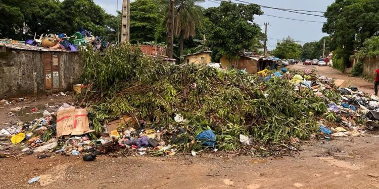 Grève des éboueurs à Conakry : les ordures s&rsquo;accumulent dans les rues