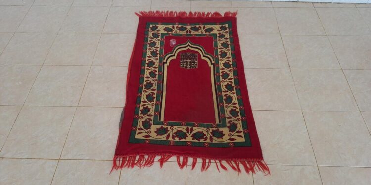 Ratoma : Abdoulaye Bah, accusé de vol de tapis de prière dans une mosquée, comparait de nouveau ce lundi