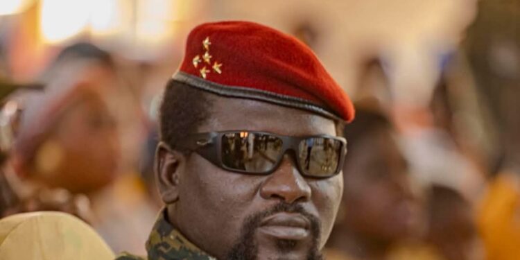 Le Général Mamadi Doumbouya promet d&rsquo;intensifier sa lutte contre la corruption