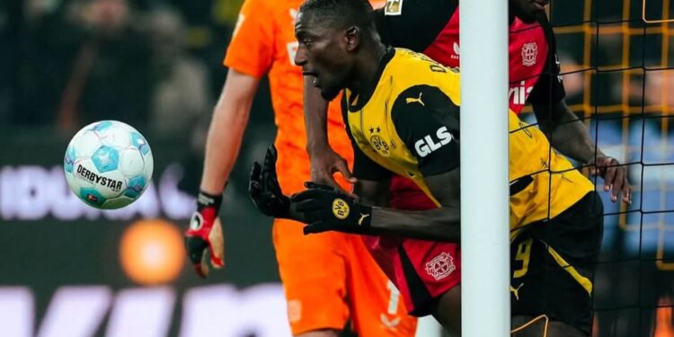 Bundesliga : Serhou Guirassy ouvre son compteur en 2025, mais Dortmund s&rsquo;incline face à Leverkusen