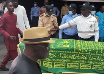 Conakry : L&rsquo;ancien capitaine de Syli AKB a rendu un hommage vibrant à Mariama SOGUIPAH Camara