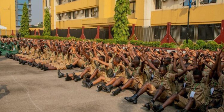 Guinée : Le PM lance un programme innovant de formation civilo-militaire pour les nouveaux fonctionnaires