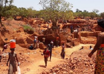 Siguiri : Un jeune Léonais perd la vie dans l’effondrement d’une mine d’or à Kintinian