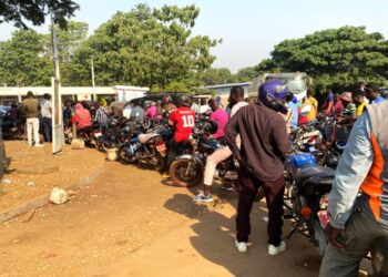 Manque d’essence à Conakry : Ruée vers les rares stations-service et prix au marché noir en flèche