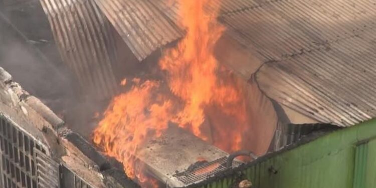 Conakry : Un incendie maîtrisé de justesse à la Banque Primaire Yètè Maly à Kipé