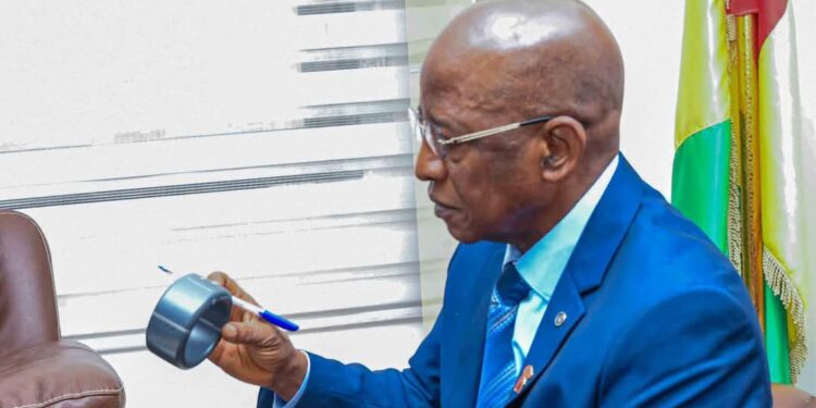 Guinée : le ministre de la justice annonce l&rsquo;introduction du bracelet électronique dans les prisons