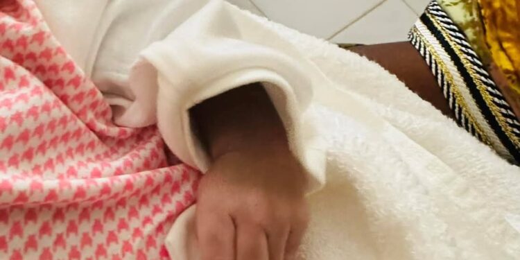 Conakry : naissance d’une fille sous le toit du journaliste Marouane Camara, le journaliste enlevé, un moment de joie malgré l’épreuve