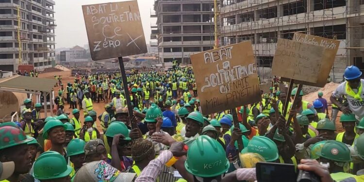 Grève à Koloma : Plus de 2500 ouvriers dénoncent la réduction de salaires et la sous-traitance abusive