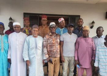 Kindia : après l&rsquo;intronisation d&rsquo;Elhadj Mamoudou Camara Kountigui de la Basse Guinée, une délégation du Haut Conseil des Baga chez Elhadj Alseny Barry pour réparer l&rsquo;oubli et la bourde