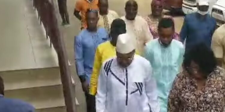 Dr Ousmane Kaba se présente enfin devant la CRIEF dans le cadre de l&rsquo;affaire Bankina Pêche