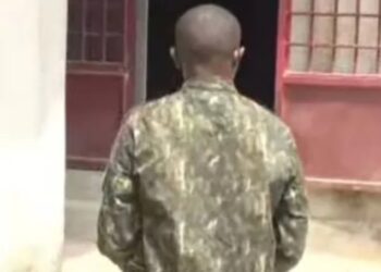 Conackry : un individu en uniforme militaire arrêté à Matam 