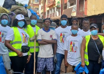 Assainissement du marché de Lambanyi : Le mouvement Debout pour le Général Mamadi Doumbouya au cœur de la bataille