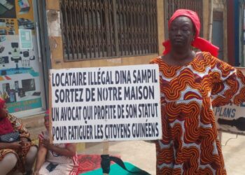 Sit-in à Kaloum : Des femmes protestent contre le non-paiement de loyers par Maître Dinah Sampil