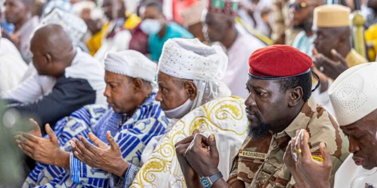 Guinée : le président Mamadi Doumbouya organisera des déjeuners de rupture pour les fidèles musulmans et chrétiens