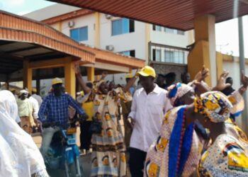 Conakry : Dr. Sékou Condé interpellé par des forces de l’ordre au siège du RPG Arc-en-ciel