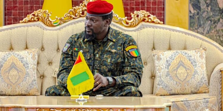 Guinée : le général Doumbouya ratifie trois accords majeurs pour améliorer la santé, l’eau et l’électricité