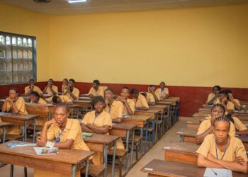 Examens d’entrée en 7ᵉ année : six surveillants sanctionnés pour manquements graves à Conakry