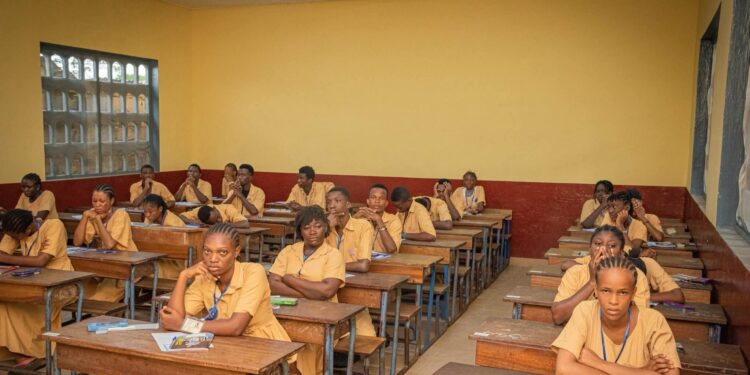 Examens d’entrée en 7ᵉ année : six surveillants sanctionnés pour manquements graves à Conakry