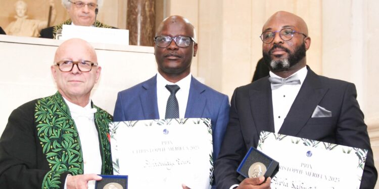 Deux chercheurs guinéens récompensés par le Grand Prix Mérieux 2025 pour leurs travaux sur les zoonoses