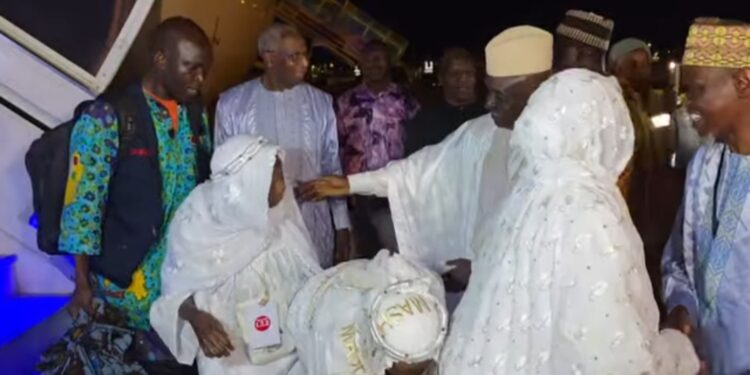 Retour du Hadjj 2025 : les premiers pèlerins guinéens accueillis à Conakry