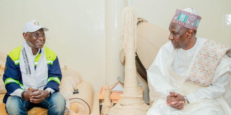 Labé: Ahmed Kanté rend visite au grand imam Elhadj Badrou Bah pour solliciter bénédictions et prières