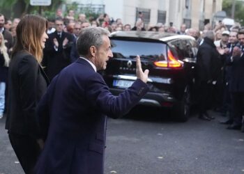 Nicolas Sarkozy incarcéré : une première historique sous la Ve République