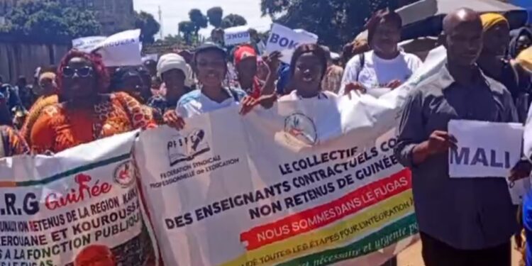 Enseignants contractuels non intégrés: « Nous avons servi la République, mais nous sommes abandonnés », dénoncent les manifestants à Conakry