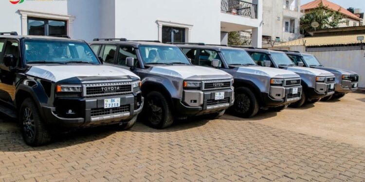 AGB2A-GIC renforce ses capacités avec la remise de cinq véhicules Prado à ses directeurs