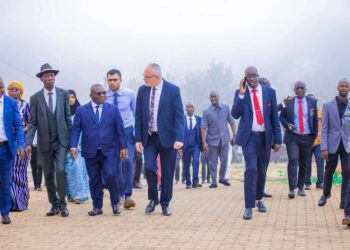 Innovation et entrepreneuriat étudiant : l’Ambassadeur de France en Guinée séduit par le modèle de l’ISSMV de Dalaba