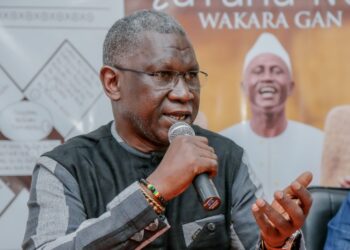 Ahmed Kanté participe à la dédicace de l’ouvrage « Wakara Gan – Les deux tablettes sacrées »