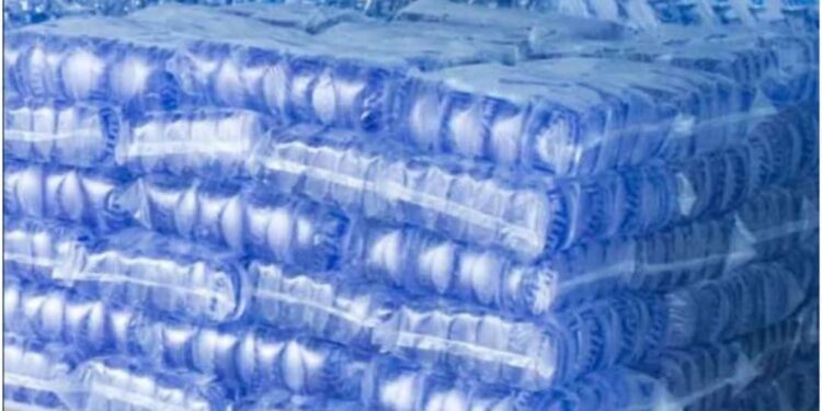 Eaux en sachet : six mois de sursis avant l’interdiction définitive